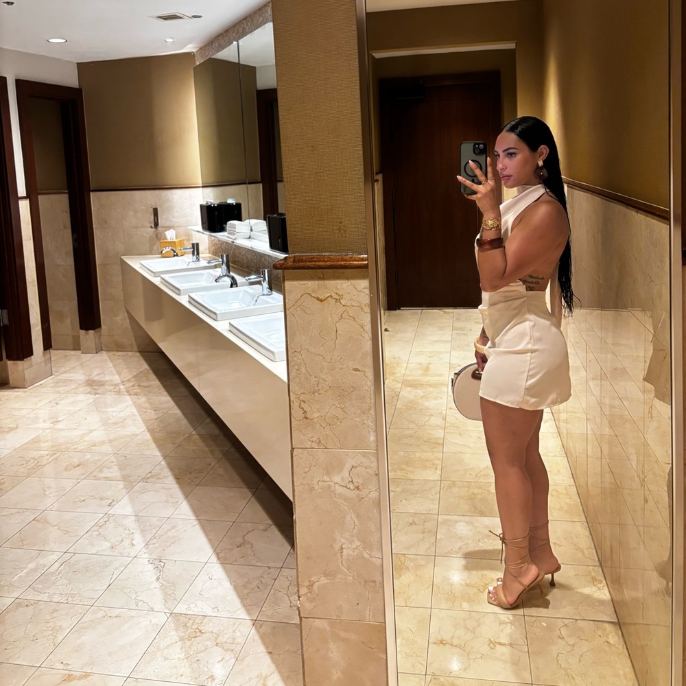 Backless dress